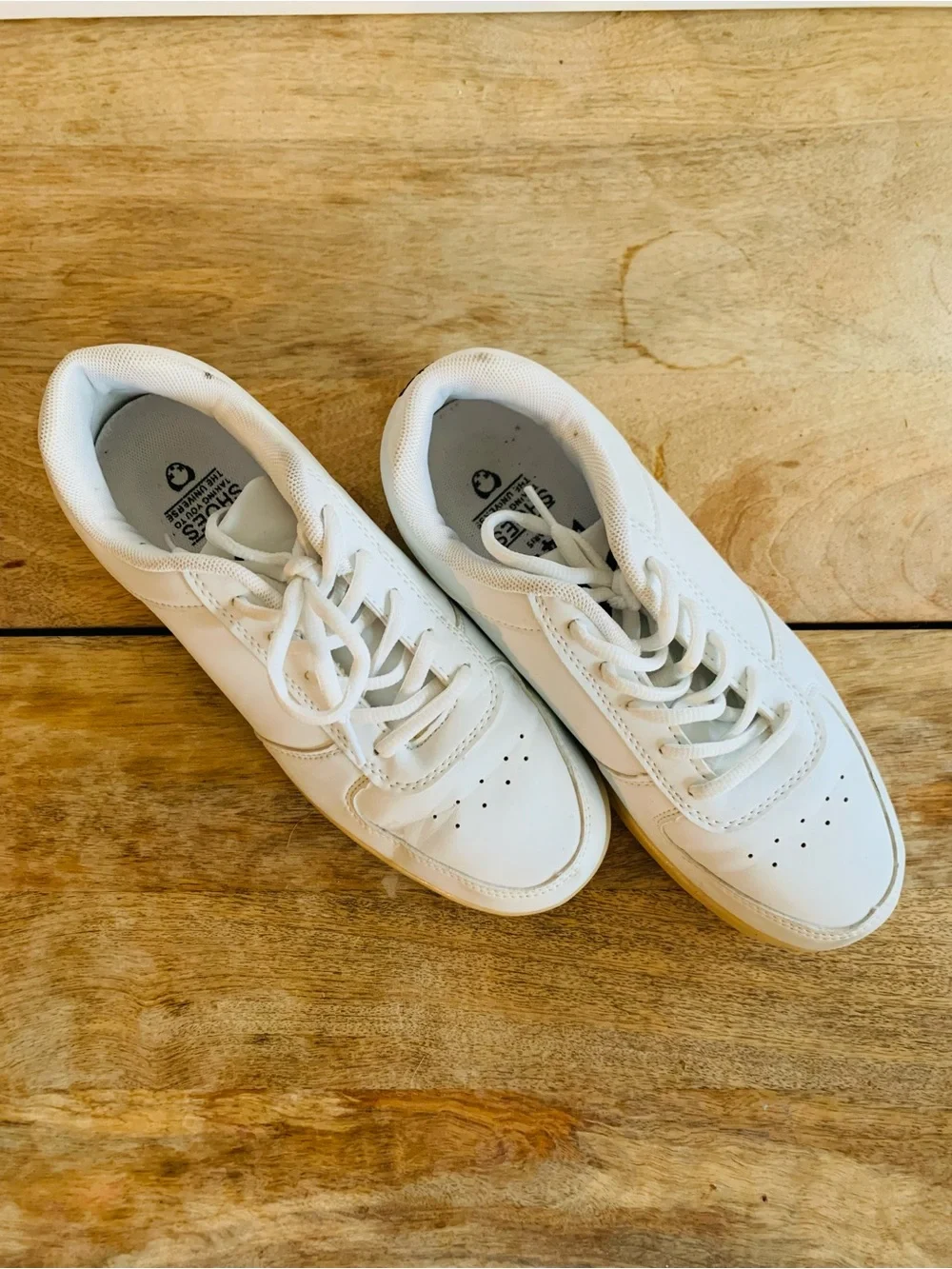 NEW Wize & Ope LED Lights Low Sneakers - White / US 7